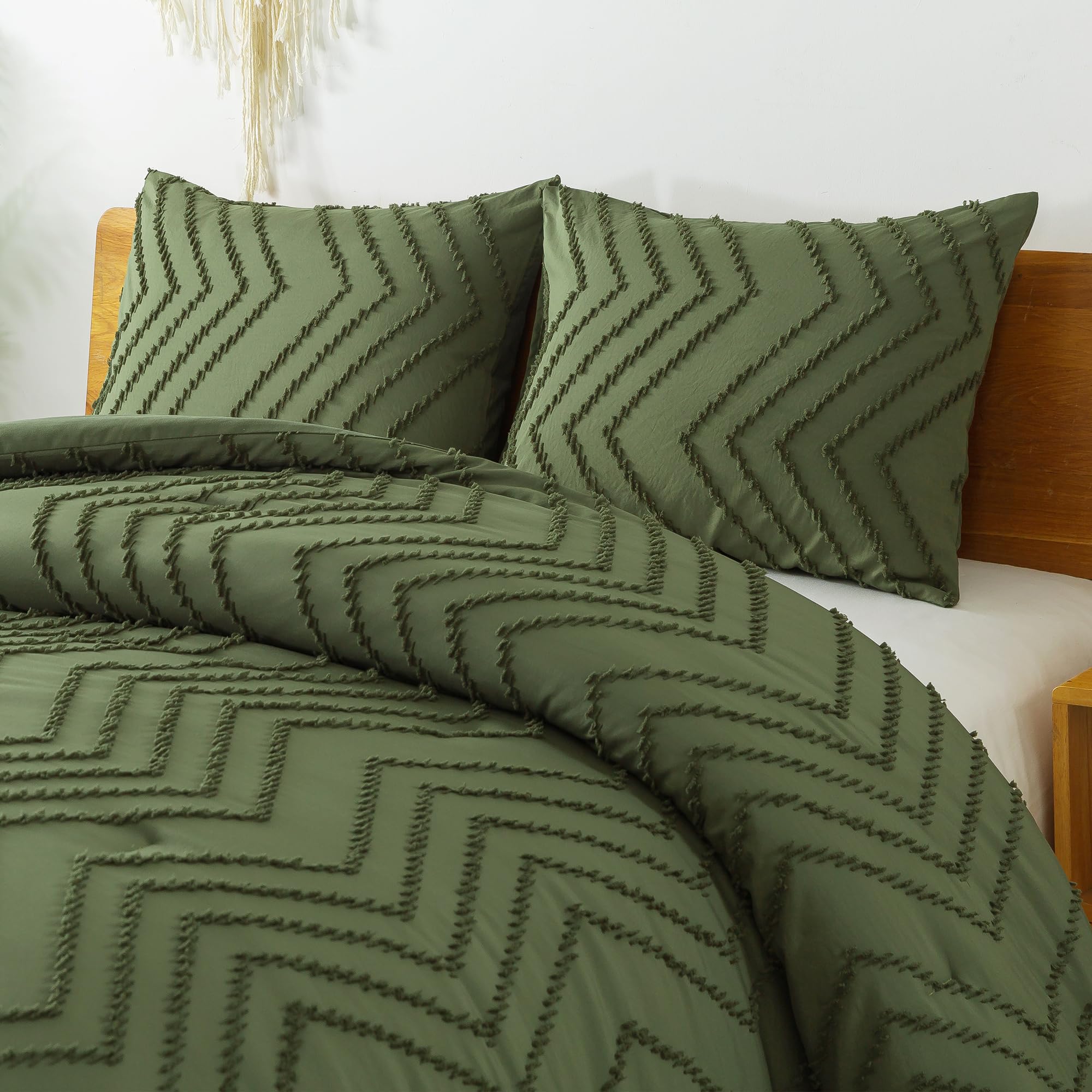 Litanika Dark Olive Green Queen Size Comforter Sets, 3 Pieces Lightweight Chevron Tufted Bedding Comforter Set, Fluffy Down Alte